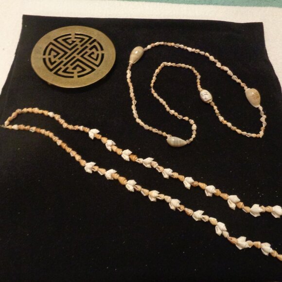 VINTAGE CHINESE STAND OR HANGING 2 SHELL NECKLACES LOT - Picture 2 of 10